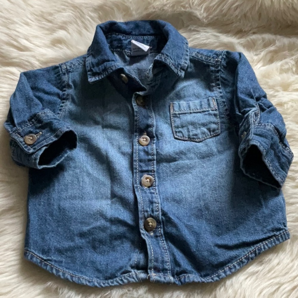 Old Navy denim button down collar shirt. 0-3months.